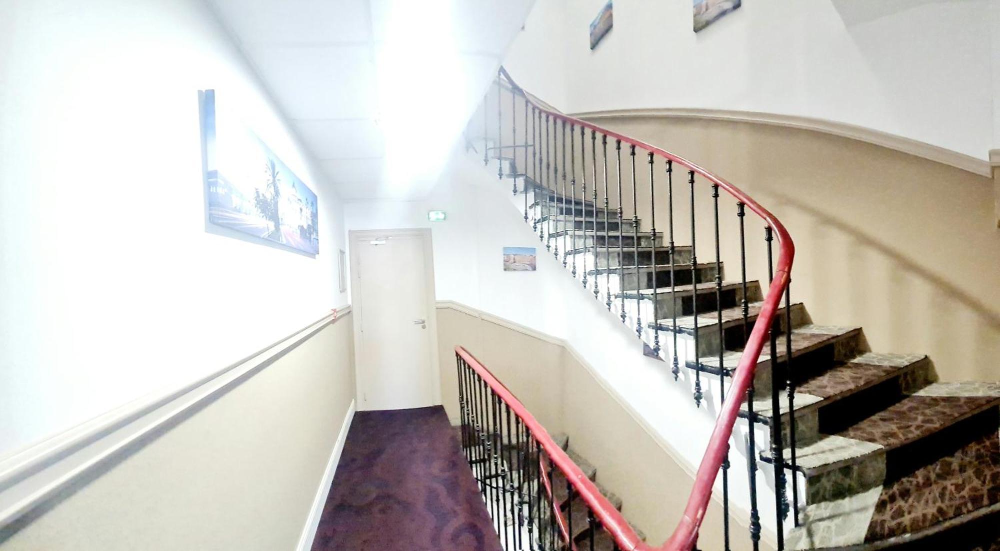 Evelia Hotel *